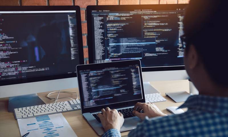 数据科学选型:R与Python如何赋能榆社县网站建设?